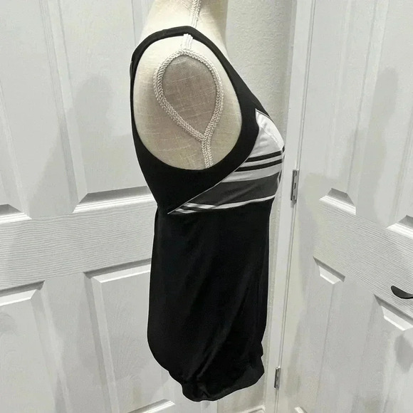 Lululemon Workout tank with elastic adjustable waist pull size 4 - Picture 7 of 10